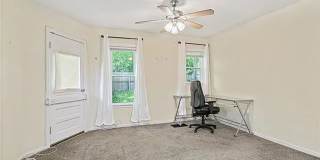Spacious 3 Bed, 2 Bath Home with 1-Car Garage Near Downtown Kansas City Gallery 22