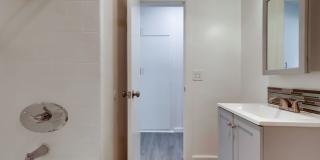 Premier Apartment Complex Near Hollywood Park with Pool, Gym and Covered Parking! Gallery 23