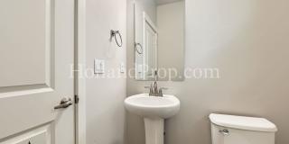 ** NEW PRICE ** Gorgeous 3-Bed Hillsboro Home with a Fenced Yard! Gallery 15