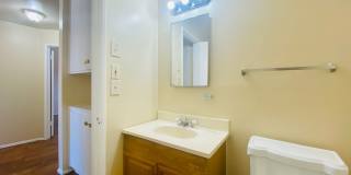 Swan Court Apartments - 1 and 2 Bedroom Homes! Gallery 35