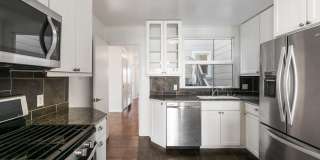 Stunning, Pet Friendly Edwardian 2BR Remodel in Prime location Gallery 13