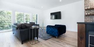 Modern 4 bedroom 3 bath near Razorback campus - 2nd story loft Gallery 10