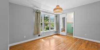 Modern Comfort & Prime Location in Alexandria! Gallery 17
