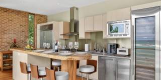 HaleGator: Award-Winning Oceanfront Home w/ Rooftop Lanai & Ocean Views Gallery 9