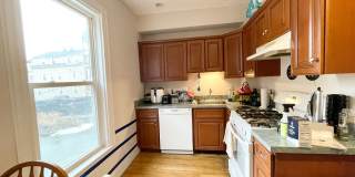 Perfect apartment for Social Students near NEU! Spacious, Yard, Parking & more! Gallery 10