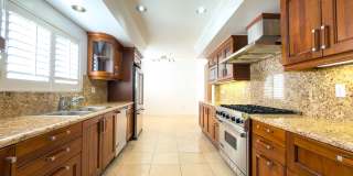 Spacious 3BR Condo with Luxury Finishes in Brentwood! Gallery 12