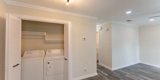 Modern Elegance in Vibrant East Austin: Chic Duplex with Stylish Upgrades, Private Oasis, Prime Location! Gallery 8