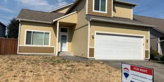 AVAILABLE NOW! Beautiful 3 bed/ 2 bath Single Family Home Gallery 1