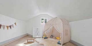 6BD/4BA One Story Single Family House next to UCI Gallery 18