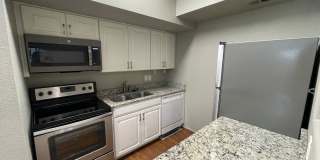 Bright Spacious Downstairs 1 bedroom 1 bath Condo in Serene North San Jose Community Gallery 1