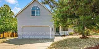 332 NE Carmen Pl Gallery 1