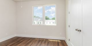 Beautiful 3BR 2.5BA Townhome w/ Full Appliance Kitchen • Garage Parking • Ultra-Modern Gallery 16