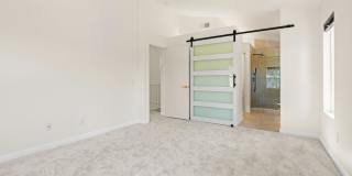 Newly renovated 2-bedroom UTC townhome in the coveted Andria of Renaissance at La Jolla community! Small pet ok! Gallery 24