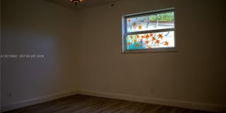 301 SW 5TH ST Gallery 37