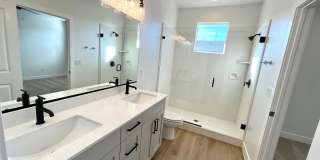 Townhome in Woodland Estates - Pool Access Gallery 18