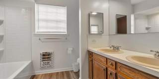 Fabulous 5 bedroom home walking distance to UofA! Gallery 20