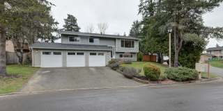 Kirkland Home w/4bd, 3ba & Large Backyard! Gallery 1