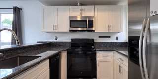 Great 2 bedroom 1 bath condo with a Covered Parking outdoor patio and in great Condition! Gallery 8