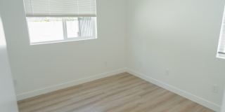 4829 Riverton Ave Gallery 16
