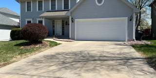 Well-Located 4 Bedroom with Versatile Living Space!! Gallery 1