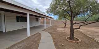 Beautiful 3 bed/ 1 bath home on large lot with walled and fenced front and back yard! Gallery 26