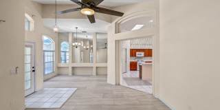 Serene 3 bed 2 bathroom in peaceful neighborhood Gallery 6