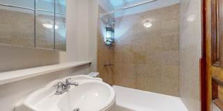 21 E DIVISION Street Gallery 9