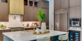 700 Holly Road Gallery 15