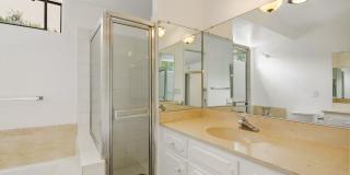 HUGE 2 bed 2 bath in Prime Santa Monica! Gallery 28