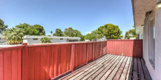 Huge one bedroom condo close community pool and tennis courts. Gallery 21