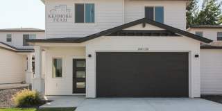 4 Bedroom, 2.5 Bath Duplex in Kennewick Gallery 1