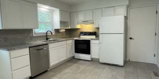 Great Location 3 bedroom 1 bath 1car garage Gallery 12