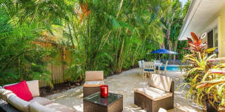 671 Lindell Boulevard Gallery 40