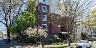 Top Floor 2bed/1.25bath Condo w/Secure Parking Gallery 3