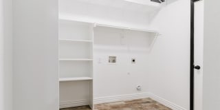 1733 Elm Street Gallery 24