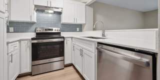 Oasis of Mandarin - Apartments & Townhomes Gallery 17
