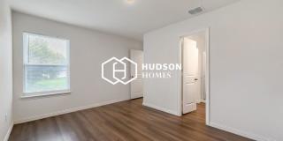 2504 Lyle Avenue Gallery 9