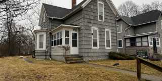 Spacious 3-Bedroom Single-Family Home-Near Hospital- Jackson, MI Gallery 1