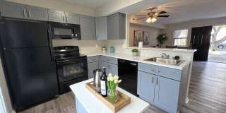 Ashland Towne Square Gallery 14