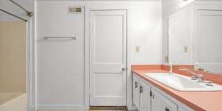 Cozy 2 Bedroom Downtown Home Available! Gallery 13