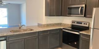 Like New 3/2/2 house with a screened in porch. Gallery 4