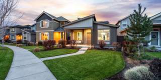 Triple Ridge 3 bed 3 bath home, Pool Access, A/C, Flexible Living Space! Gallery 1
