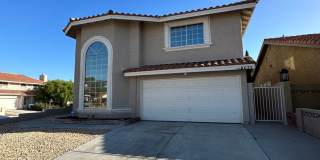 Must see 4 bedroom home in the Lakes! Gallery 1