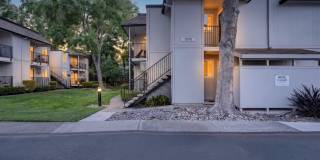 Beautifully Updated 2BR Condo with New Appliances & Community Pool Gallery 1