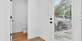 413 Lellyett Street Gallery 24