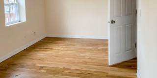 2318 North Southport Ave. Apt. Gallery 14