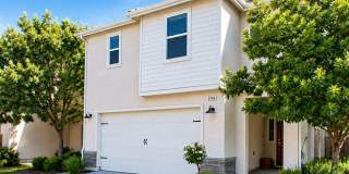 MOVE-IN SPECIAL: Half Off the 1st Month's Rent – Modern 3-Bedroom, 2.5-Bath in Clovis! **SOLAR INCLUDED - PGE SAVINGS** Gallery 1