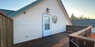 Nice Upstairs 1bd/1bth Apartment - All utilities included! Gallery 1