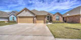 $500 Off First Month's Rent!!! St James Park Home in Norman - Community Pool!  Available in Now! Gallery 27