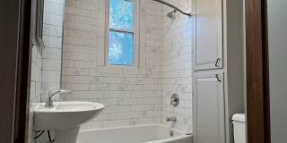 Adorable 3 Bedroom, 2 Bath on N Summit Gallery 8